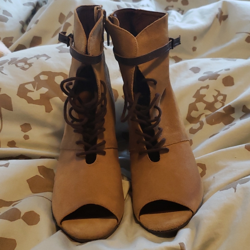 Free People Talisman Peep Toe Booties size 7